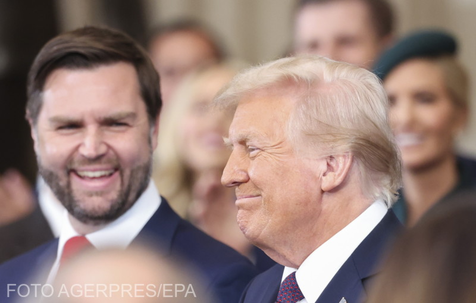 Lui Donald Trump Nu-i PlacĂ PAIELE DIN CARTON: Decret Pentru A Reveni La PAIELE DIN PLASTIC