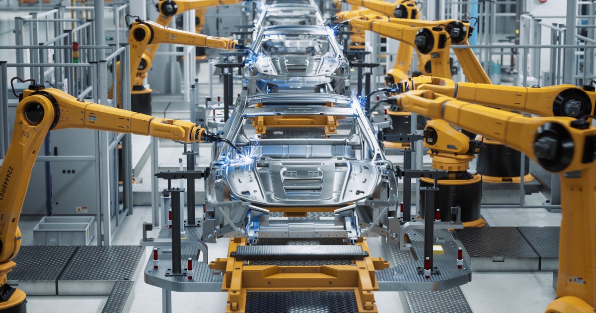 Vânzările de mașini noi vor crește puțin în România, dar producția va scădea. Ce stat stă mai bine ca noi