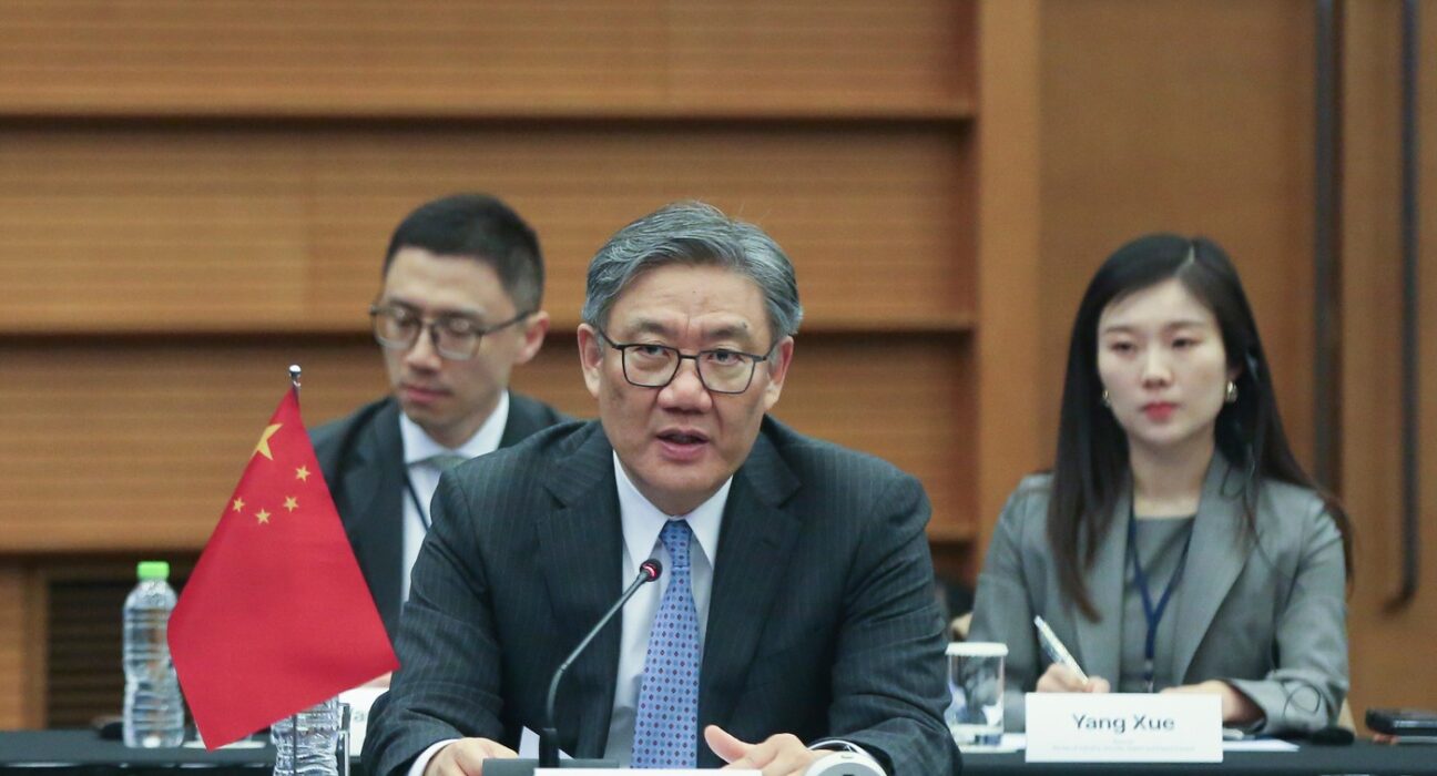 China sugerează că s-a înțeles cu Japonia și Coreea de Sud să răspundă împreună taxelor vamale decise de Trump. Reacție imediată de la Tokyo