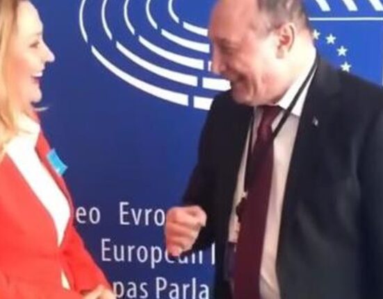 Elena Lasconi sare în apărarea lui Băsescu după disputa cu Ciolacu. „Limbajul lui nu e doar o rușine, ci o insultă”