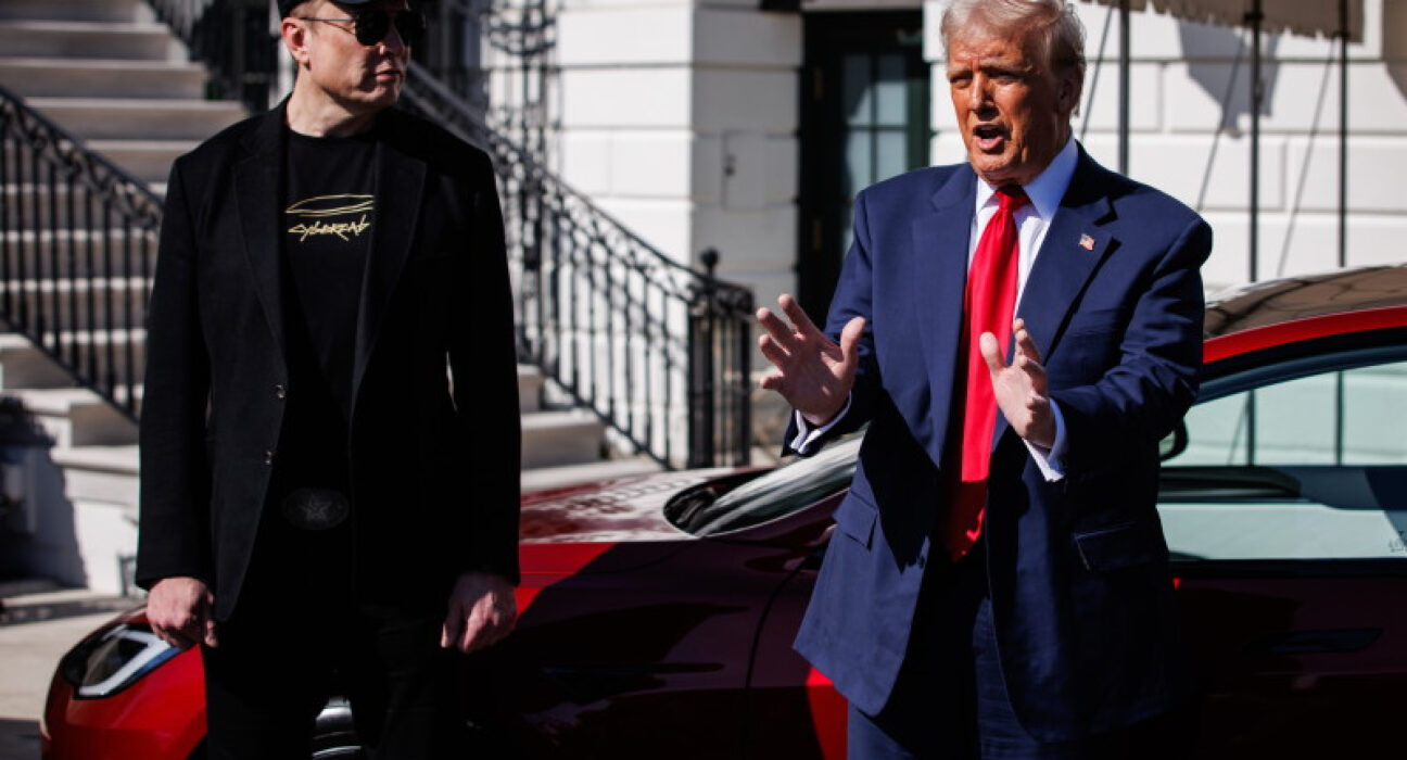 Peste 1.000 de proteste, în SUA și Europa, împotriva lui Trump și Musk / „Feministe pentru libertate”, „Deportați-l pe Musk”