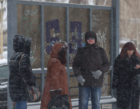 Ninge în București. Alerta de vreme rea se prelungește. Urmează zile cu minime de până la -10 grade / Județele aflate astăzi sub cod galben de viscol