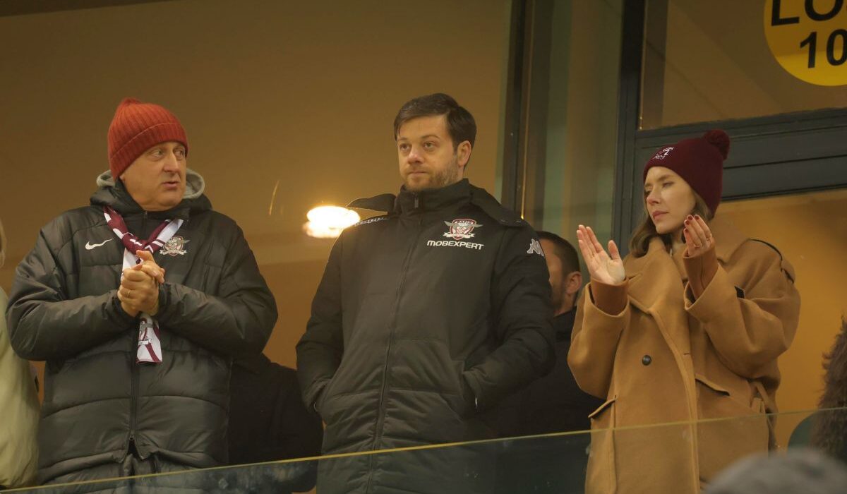 TIRADĂ fără precedent la adresa acționarul Rapidului: „Colaborator al Securității! Vine ăsta, cu pantalonii ăia lăsați și ne amenință. Tata îl alerga pe șine”