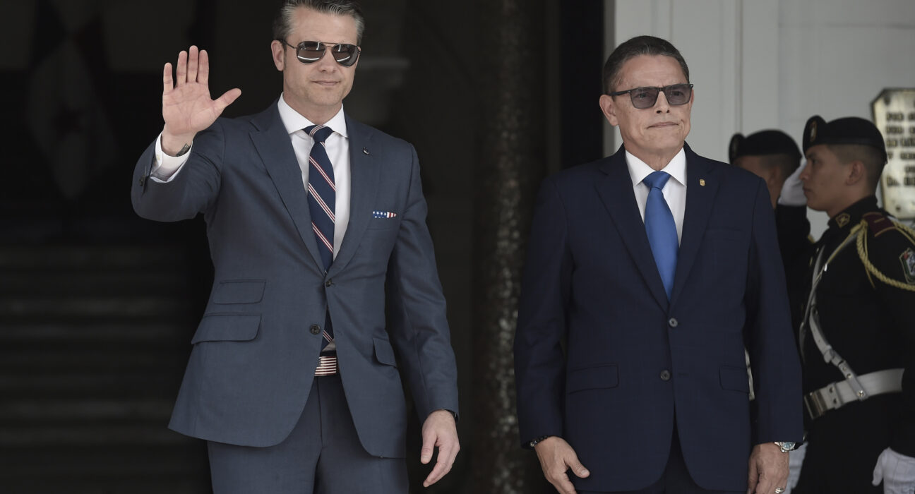 „Vom lua înapoi Canalul Panama de sub influența Chinei”. Șeful Pentagonului s-a întâlnit cu președintele Mulino, considerat un partener dispus să contracareze Beijingul