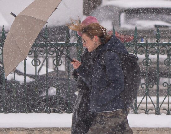 Vânt puternic, ninsori și viscol anunțate de meteorologi. Județele care intră sub cod galben și portocaliu