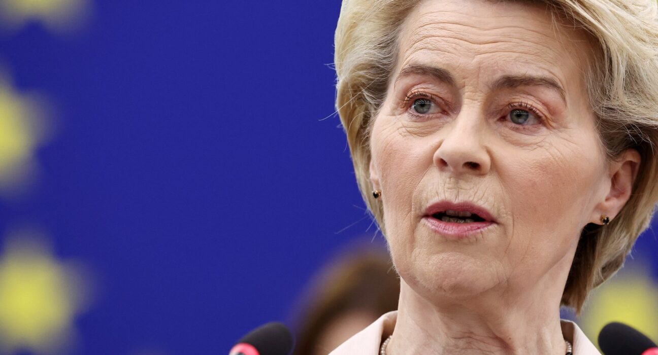 UE a suspendat și ea taxele vamale anunțate ca ripostă la tarifele lui Trump