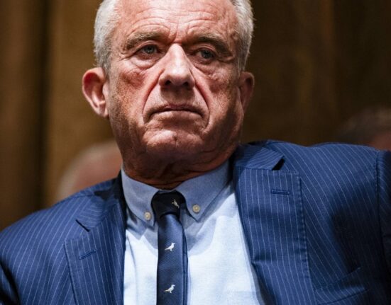 R.F. Kennedy Jr. dezinformează cu privire la două medicamente care ar ajuta la „vindecarea” pacienților cu rujeolă