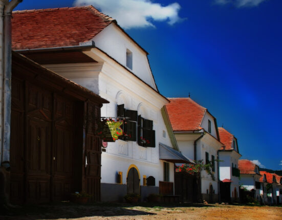 Satul de poveste din România: Este una dintre cele mai frumoase destinații rurale. Atrage turiști din toată lumea