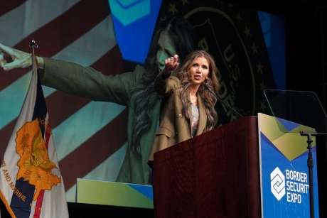 Groază printre imigranții din SUA / Trump va pune capăt statutului protejat pentru afgani și camerunezi