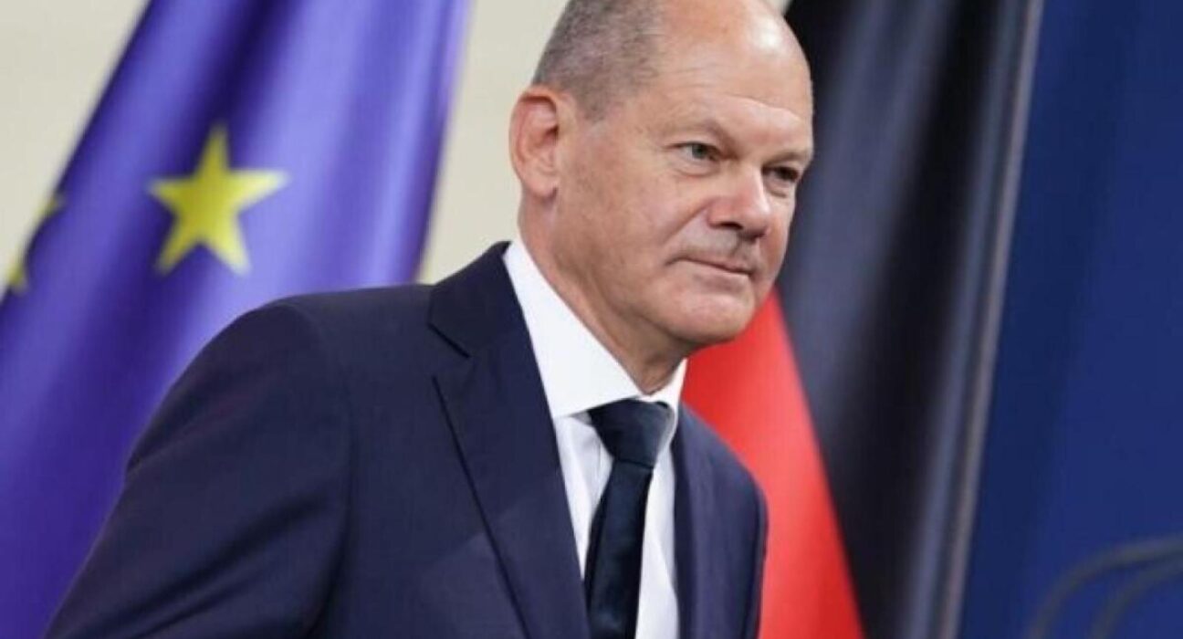 Amendat pentru un gest „afectuos”. Sub influența drogurilor, i-a strâns mâna și l-a îmbrățișat pe Olaf Scholz: Amendă de 4.500 de euro