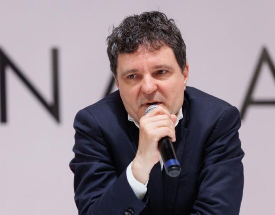 Nicușor Dan reclamă „un atac mascat” asupra conturilor sale de social media. „Mii de comentarii pozitive, venite brusc, dintr-o singură direcție”