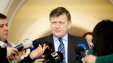 Reacție din CNSAS după atacul la Crin Antonescu: ‘Scandalos. Josnic. Cineva din Colegiul CNSAS, interesat politic, a manipulat cu bună intenție presa’