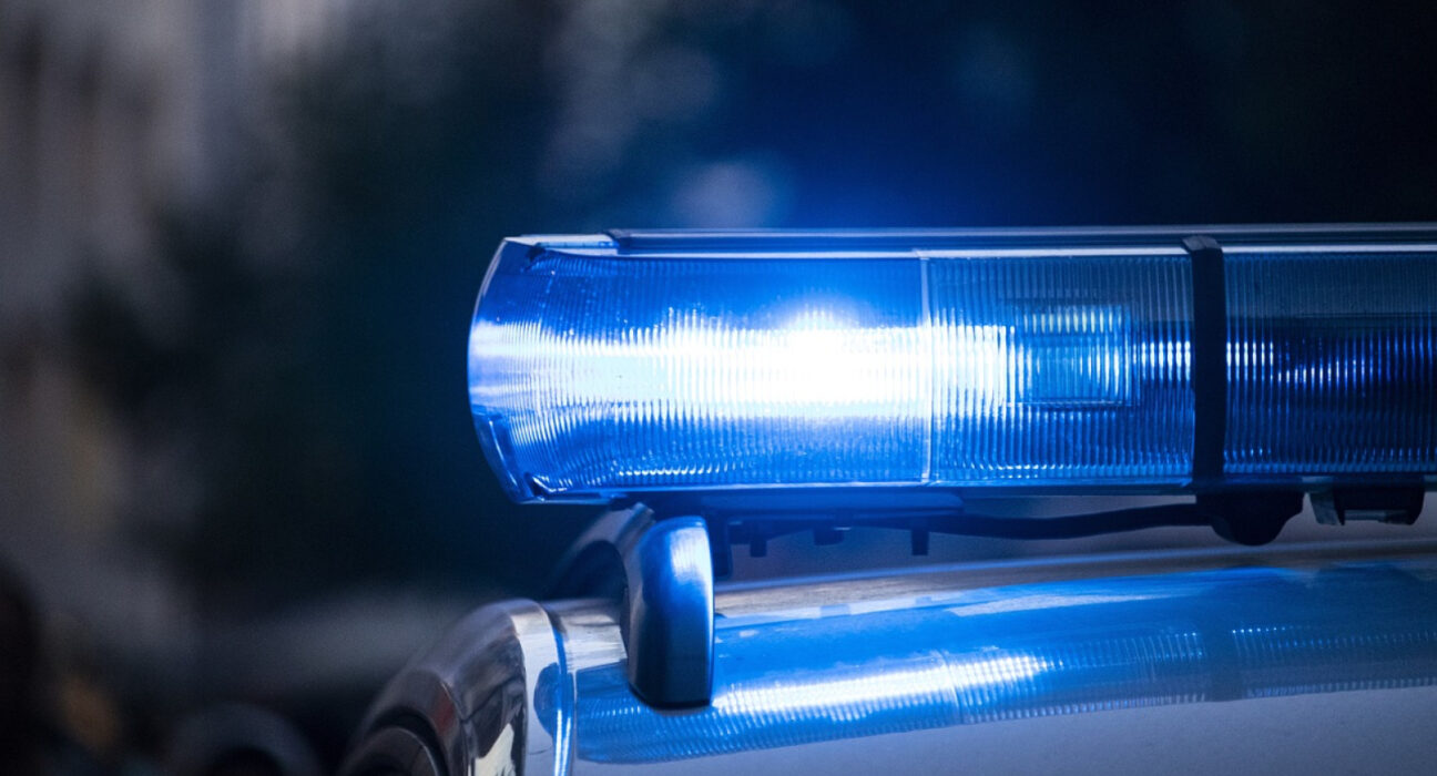 Un manechin din paie i-a pus pe jar pe polițiștii din Vaslui. Trecătorii au crezut că e un om mort