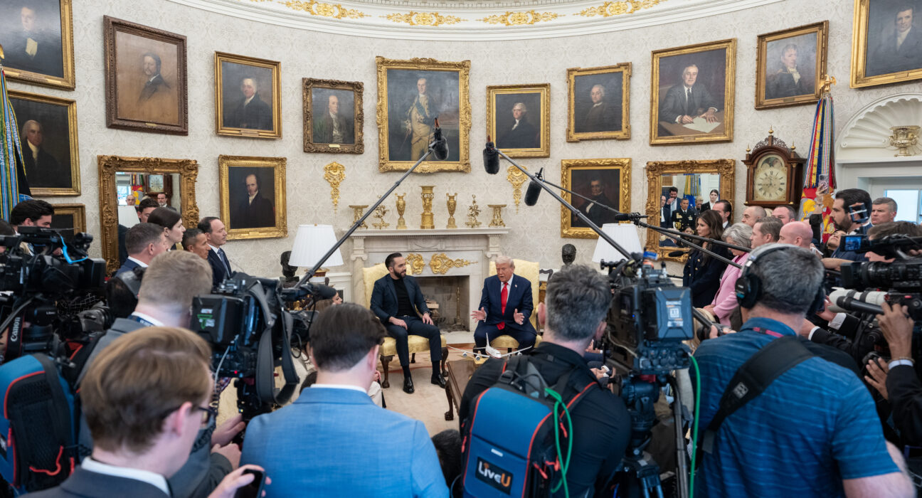 Schimb de replici tensionat între Donald Trump și o jurnalistă CNN: „De aceea nu se mai uită nimeni la voi”