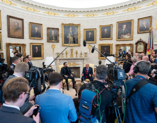 Schimb de replici tensionat între Donald Trump și o jurnalistă CNN: „De aceea nu se mai uită nimeni la voi”