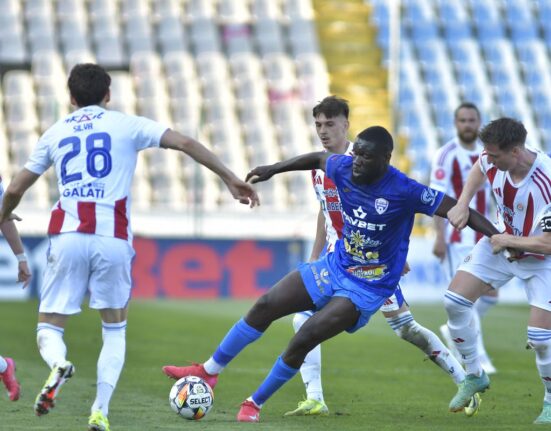 „Dacă nu ne plătiți imediat, plecăm!” » Echipa din Superligă avertizată de antrenorii nemulțumiți + „Sperăm ca Dumnezeu să țină cu cei amărâți!”