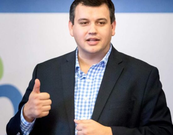 Îl va aduce sau nu Simion pe Călin Georgescu înapoi, dacă va câștiga alegerile? Tomac: E doar un joc electoral