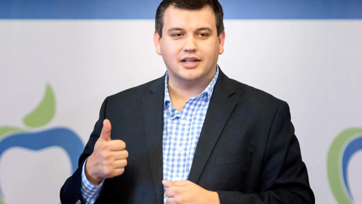 Îl va aduce sau nu Simion pe Călin Georgescu înapoi, dacă va câștiga alegerile? Tomac: E doar un joc electoral