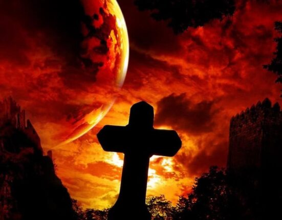 Sub greutatea crucii: lecția Vinerii Mari