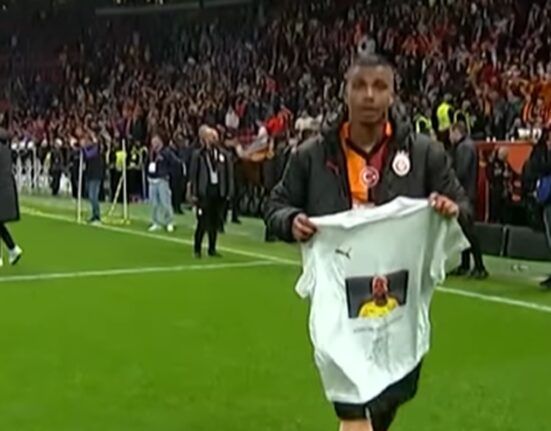 Gest emoționant în memoria lui Aaron Boupendza » Ce a afișat fostul său coleg de la naționala Gabonului