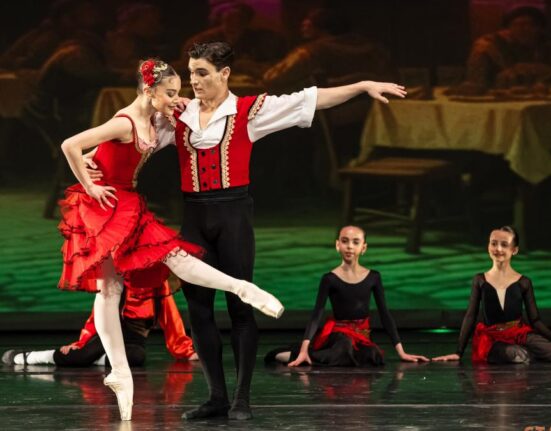 Explozie de talente pe scena Teatrului Naţional din Bucuresti in cadrul Stars Gala by Revolve Dance