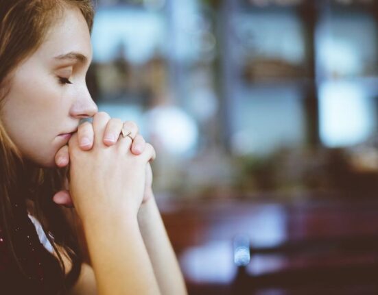 12 moduri de a împiedica vechile suferințe să-ți bântuie relația actuală