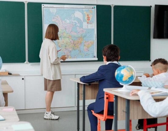 Limba română: Ce înseamnă cuvântul „mojic”?