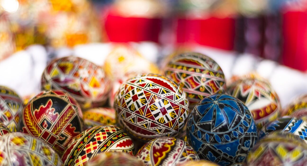 Paște 2025 – Iepurele, focul din vatră și apa Sâmbetei. Credințe și tradiții pascale românești