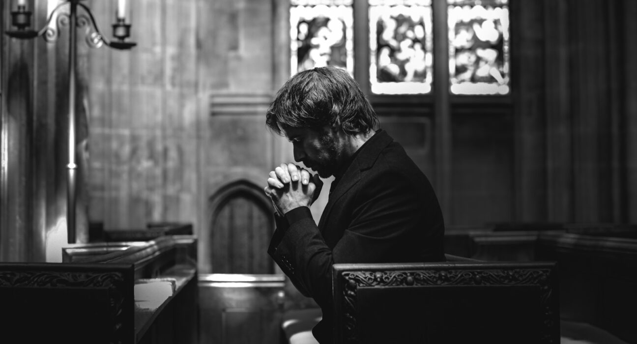 Povestea părintelui care slujește și cu bisturiul, și cu rugăciunea: Omul e zidit de Dumnezeu ca să fie în slujba aproapelui!