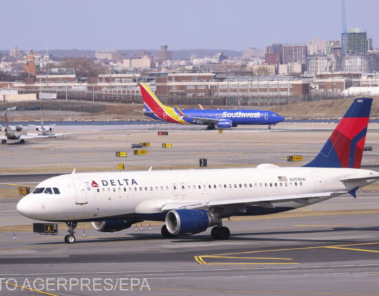 Un avion cu aproape 300 de pasageri, evacuat în Florida. Motorul a luat foc înainte de decolare