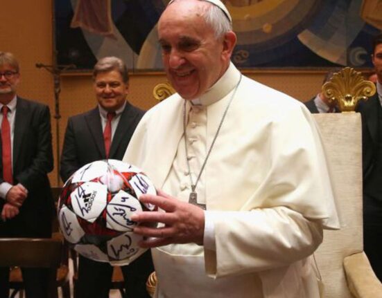 Lionel Messi îl omagiază pe Papa Francisc: „Mulțumesc pentru că ai făcut lumea mai bună”