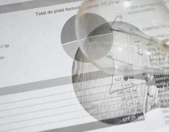 Definirea consumatorilor vulnerabili: furnizorii vor să se țină cont doar de venit, autoritățile vor mai multe criterii 