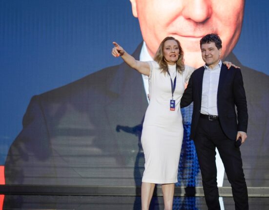 Susținătorii lui Nicusor Dan din USR trec peste decizia instanței și nu îi dau Elenei Lasconi banii de campanie ai partidului. Motivarea deciziei