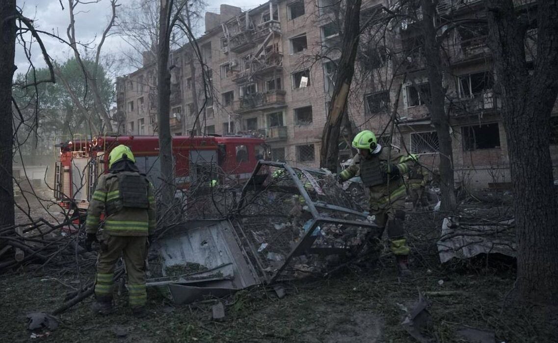 LIVE Război în Ucraina, ziua 1155: Val de atacuri aeriene rusești peste noapte, mai ales asupra Kievului și Harkovului / Trump susține că s-a înțeles cu Putin și Zelenski