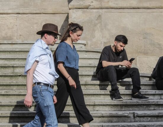 Tinerii europeni și britanici ar putea beneficia de vize de muncă pe termen de un an, în cadrul unui acord de între UE și Regatul Unit