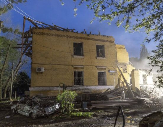 Bani și case pentru tinerii ucraineni dispuși să lupte în războiul cu Rusia