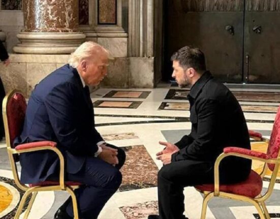 Donald Trump și Volodimir Zelenski s-au întâlnit în Bazilica Sfântul Petru! Moștenirea de pace a Papei Francisc