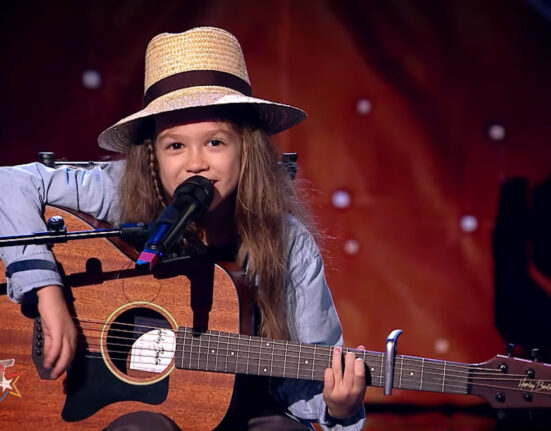 Carol, micul chitarist din București, a făcut spectacol la „Românii au Talent”: „Și-a dat singur Golden Buzz”