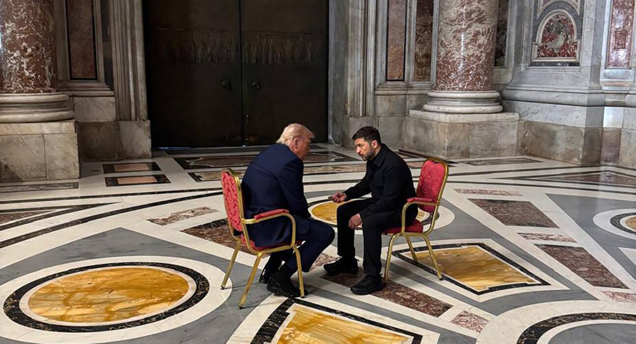 Trump și Zelenski, față-n față, la Vatican. „O întâlnire simbolică cu potențial de a deveni istorică”, spune președintele ucrainean. Noi detalii despre discuția dintre cei doi