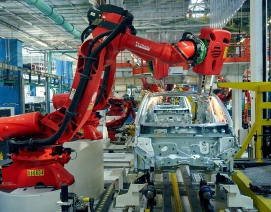 Tarifele lui Trump amenință, inclusiv în România, zeci de mii de locuri de muncă la producătorii de componente auto