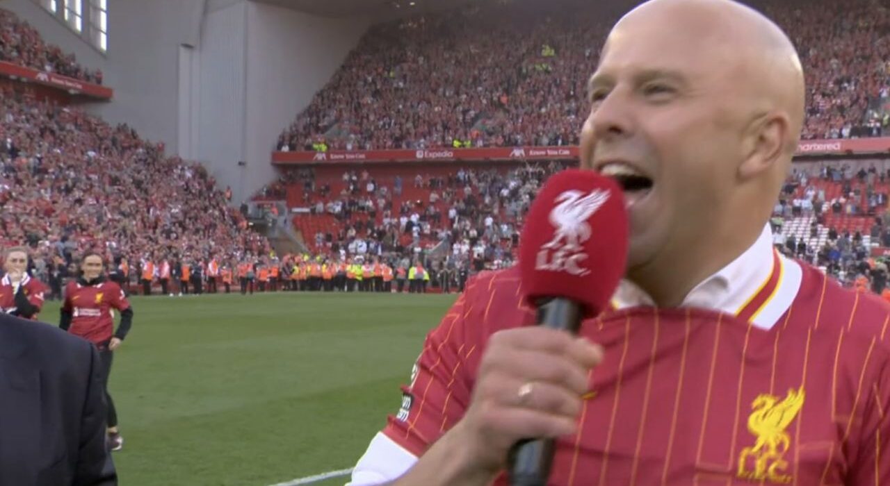 Ce moment pe Anfield! Arne Slot a luat microfonul și a scandat numele lui Klopp după ce Liverpool a devenit campioană