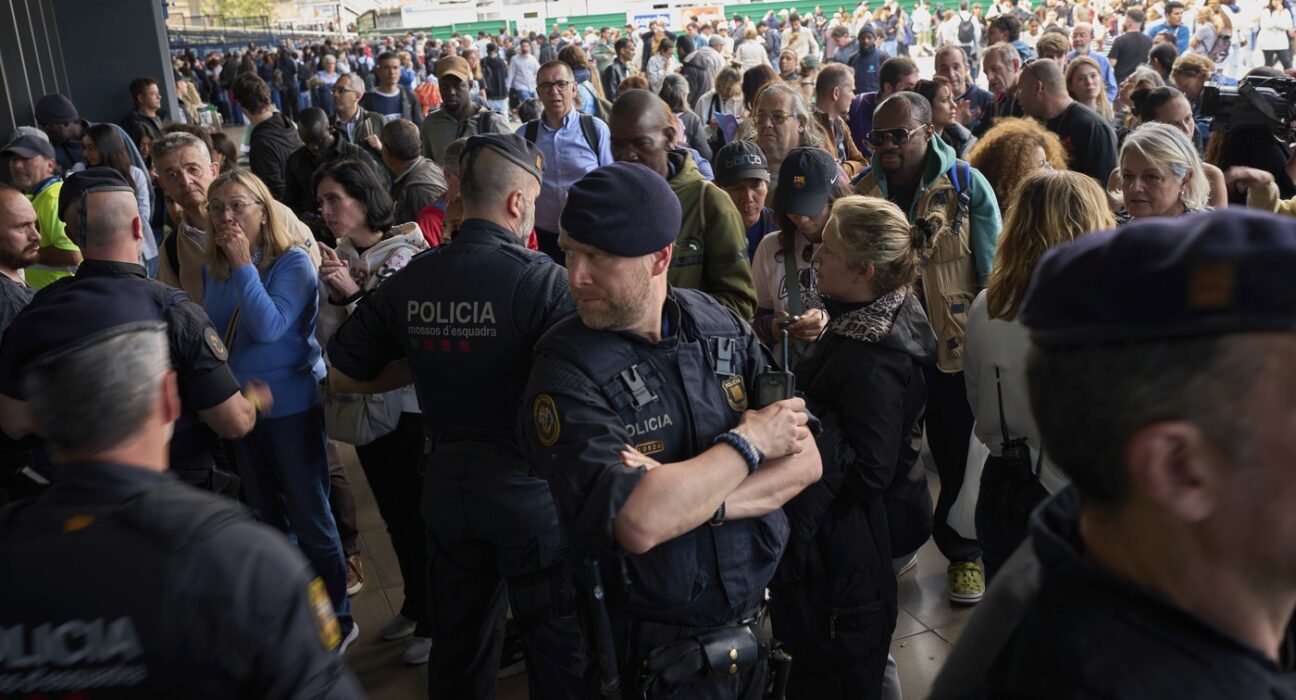 Spania declară stare de urgenţă în regiunile afectate de pana masivă de electricitate