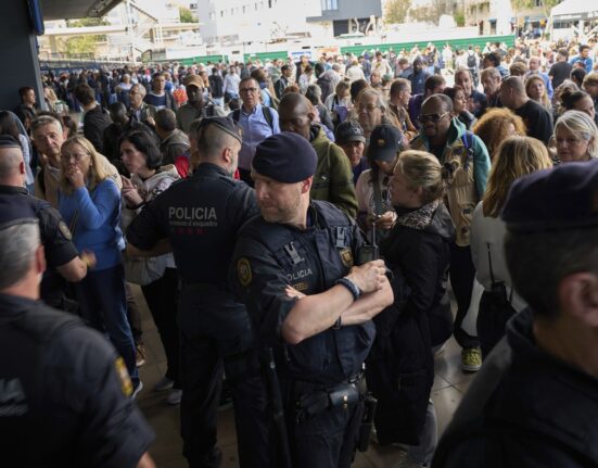 Spania declară stare de urgenţă în regiunile afectate de pana masivă de electricitate