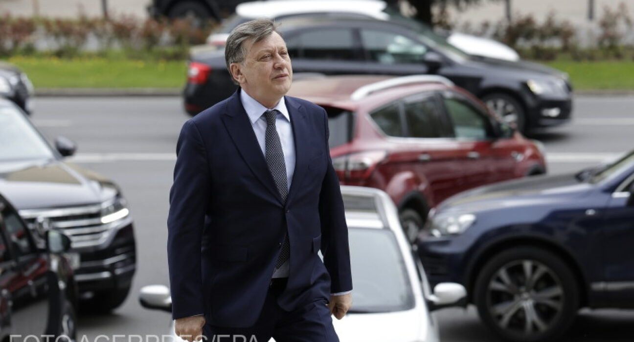 Crin Antonescu, testat în scenarii de criză la dezbaterea prezidențială: „Președintele trebuie să informeze, să verifice, să liniștească și să comunice”