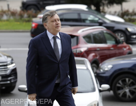 Crin Antonescu, testat în scenarii de criză la dezbaterea prezidențială: „Președintele trebuie să informeze, să verifice, să liniștească și să comunice”