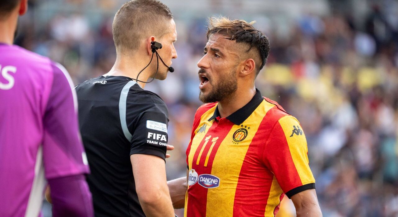 Fostul elev al lui Reghecampf, arestat după ce s-a bătut în avion, într-o cursă Air France