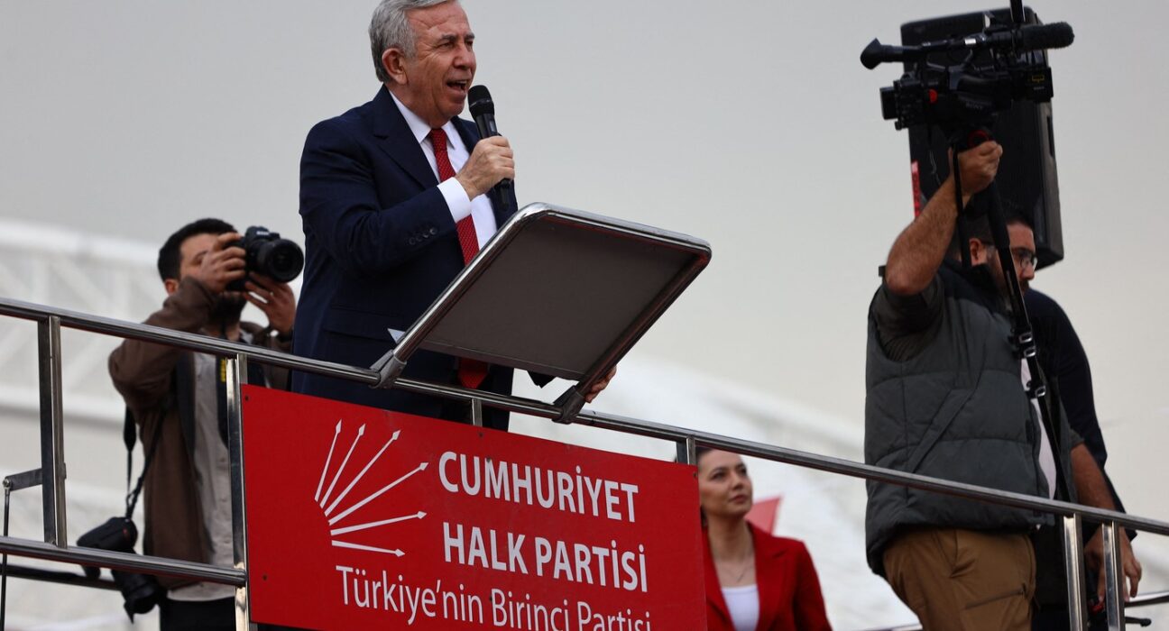 Noi arestări printre primarii opoziției din Turcia