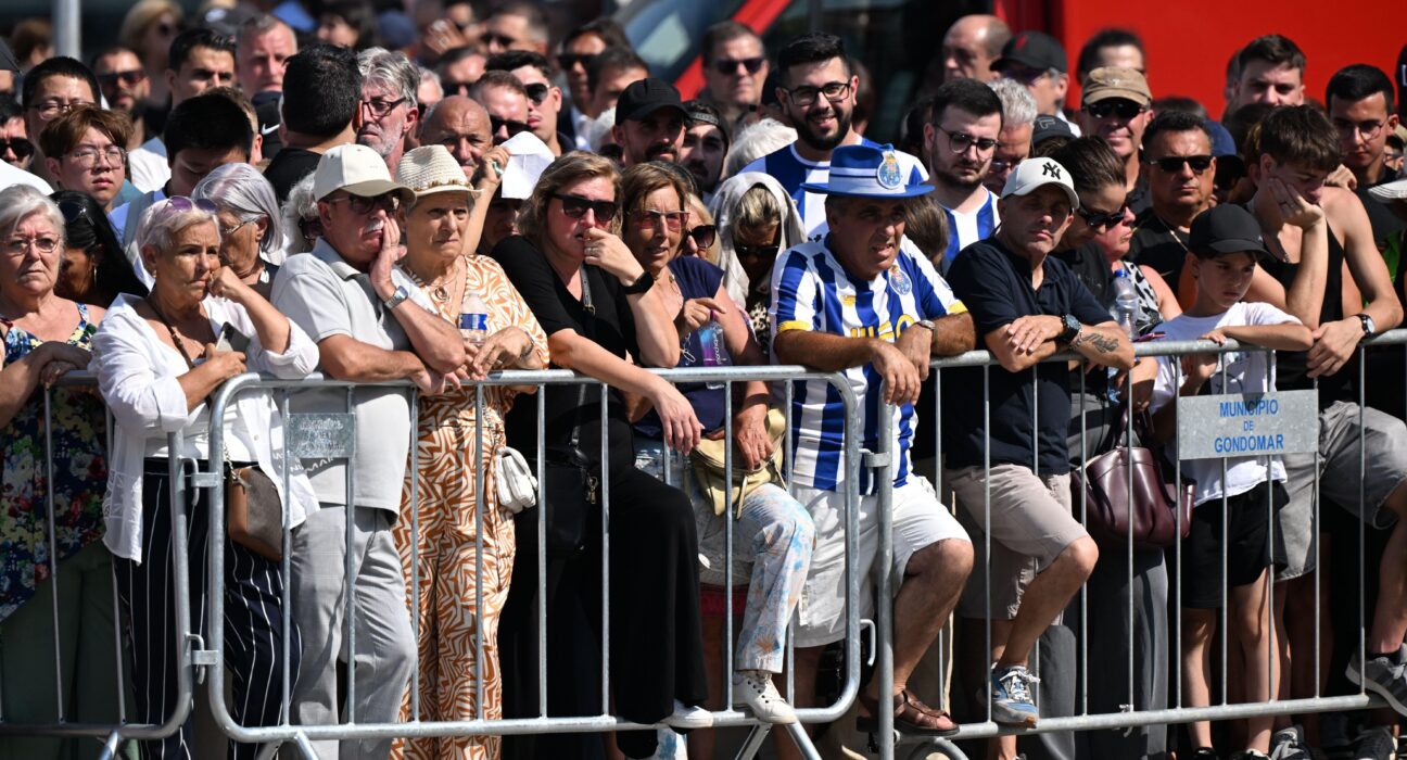 Imagini impresionante: Un oraș întreg îl plânge pe Diogo Jota. Fotbalistul lui Liverpool este înmormântat astăzi