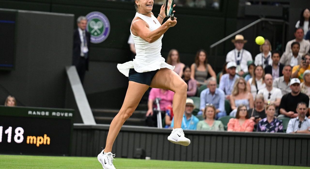 „A fost o nebunie!” Sabalenka, recunoscătoare: de ce face o reverență în fața publicului de la Wimbledon după meciul cu Emma Răducanu