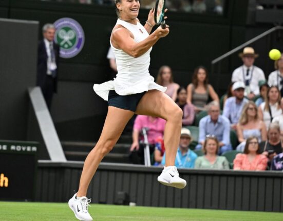 „A fost o nebunie!” Sabalenka, recunoscătoare: de ce face o reverență în fața publicului de la Wimbledon după meciul cu Emma Răducanu